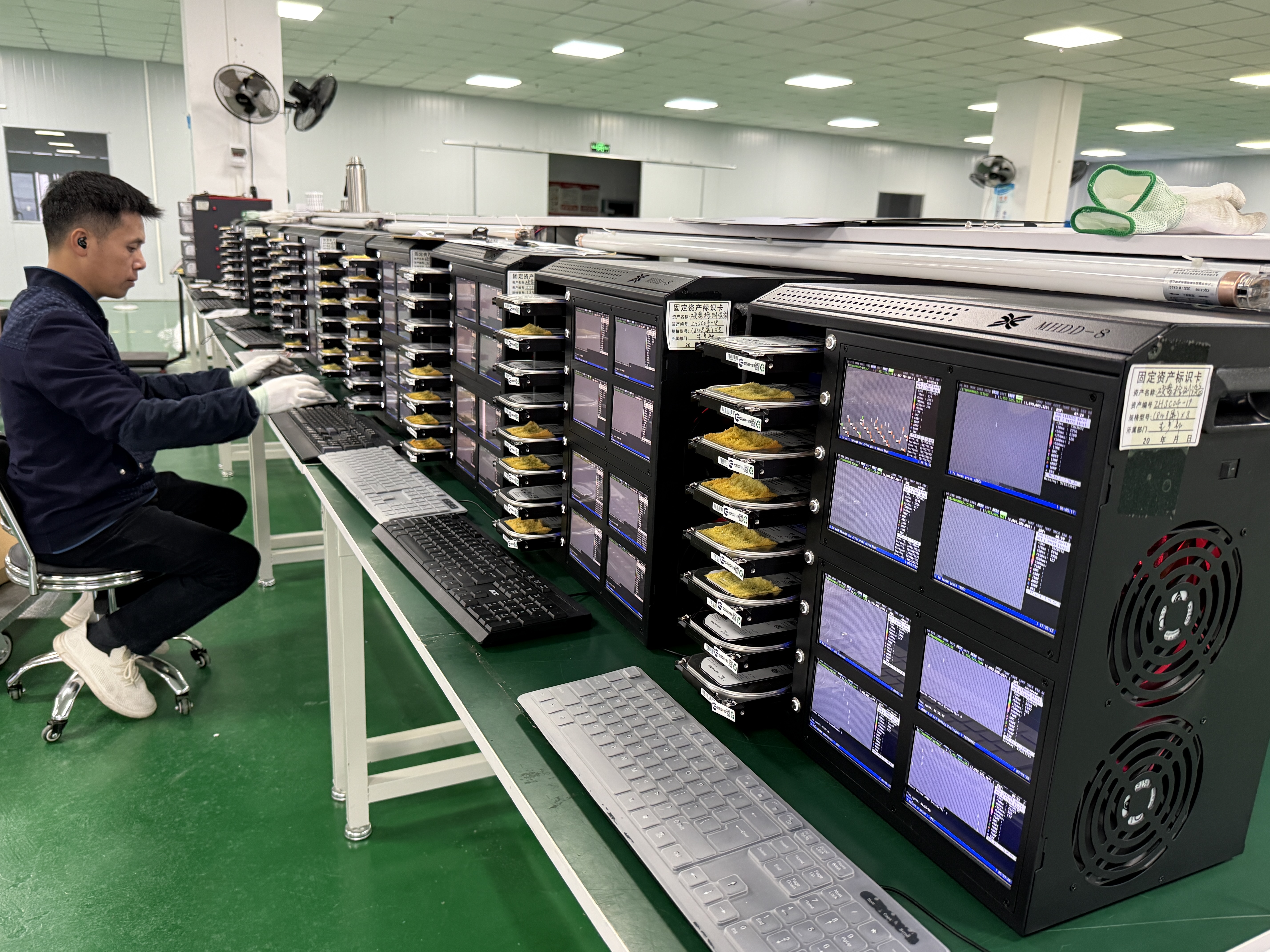 机械硬盘再利用车间